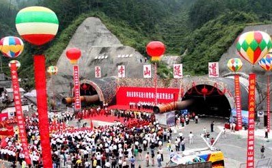 比陽(yáng)湖南雪峰山隧道